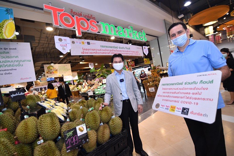 Tops partners with Ministry of Commerce to support Thai farmers in selling summer fruits, in addition to locked prices and extra discounts to help Thai people get through the COVID-19 crisis