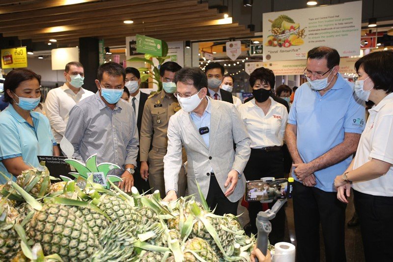 Tops partners with Ministry of Commerce to support Thai farmers in selling summer fruits, in addition to locked prices and extra discounts to help Thai people get through the COVID-19 crisis