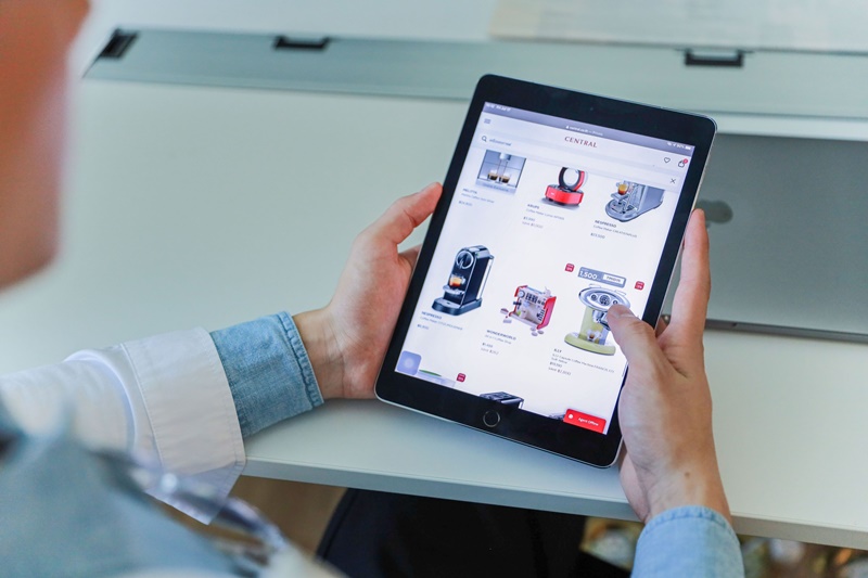 Central and Robinson Department Stores deliver an omnichannel service  ‘Central & Robinson With You during Covid-19’ with 4 core strategies to help take care of the customers during the new wave of COVID-19 outbreaks