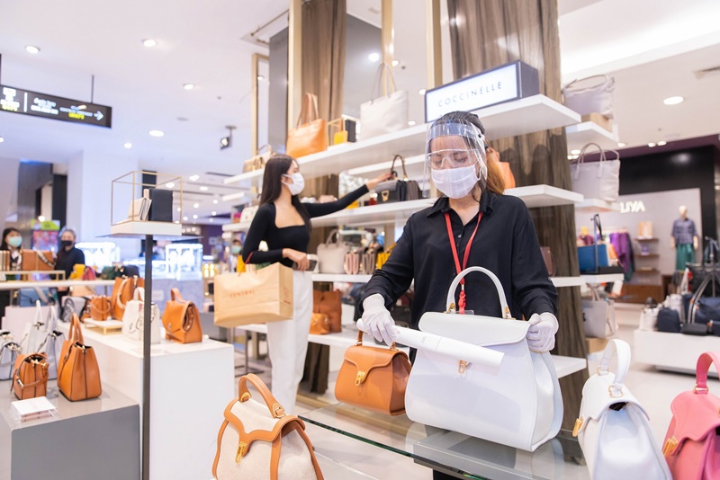 Central and Robinson Department Stores deliver an omnichannel service  ‘Central & Robinson With You during Covid-19’ with 4 core strategies to help take care of the customers during the new wave of COVID-19 outbreaks