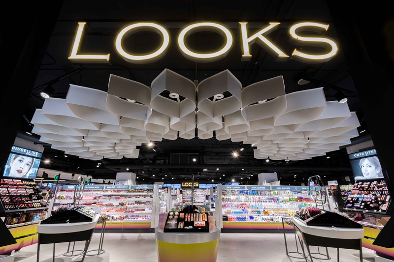 The only Thai store to make the cut! Central Food Hall Ladprao is chosen as one of the eight favourite food stores in the world by RetailAnalysis from IGD in the UK