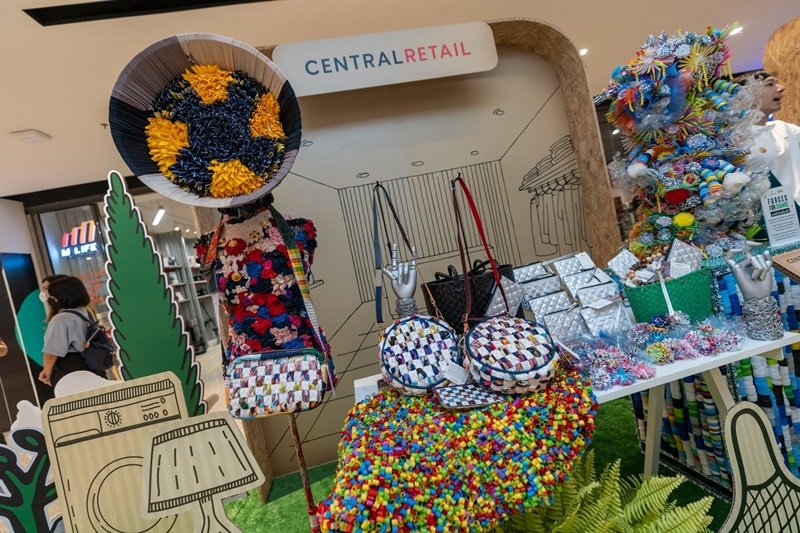 Central Group and its affiliates, along with UNEP, invite you to change your lifestyle to be kinder to the environment within the framework of the "Love the Earth"