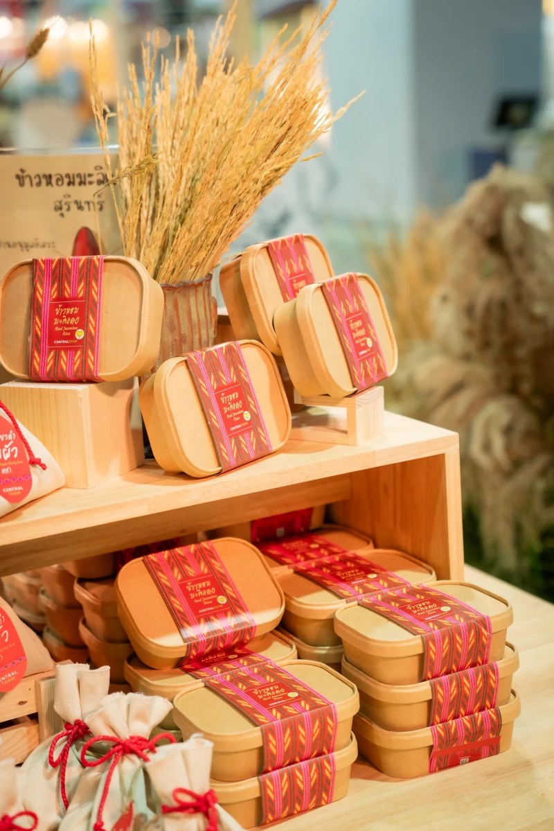 "Central Tham" brings rice straight from fields to your hands, with 11 of the greatest rice varieties from 9 communities in more than 7 provinces across the country