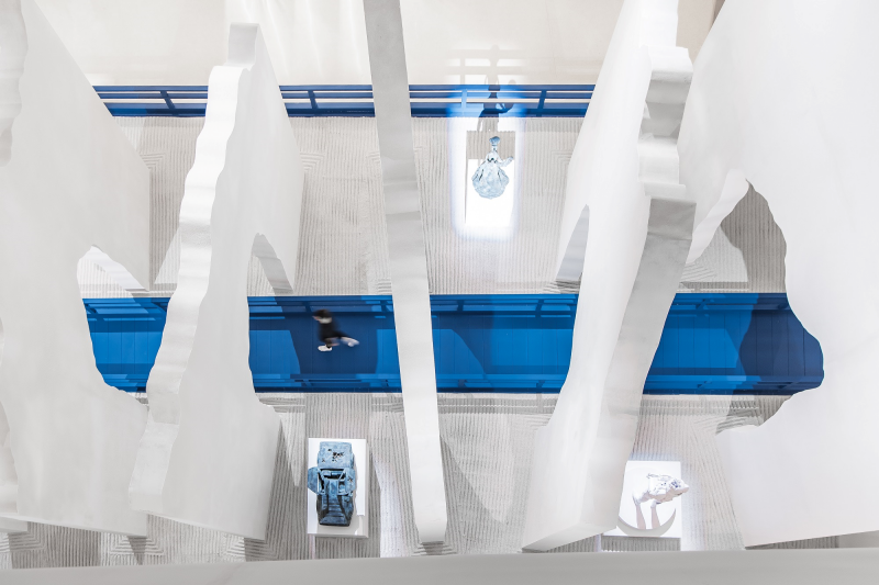 Central Embassy, celebrates its 10th anniversary with a world-class immersive presentation —the first of its kind in Thailand—by renowned artist Daniel Arsham