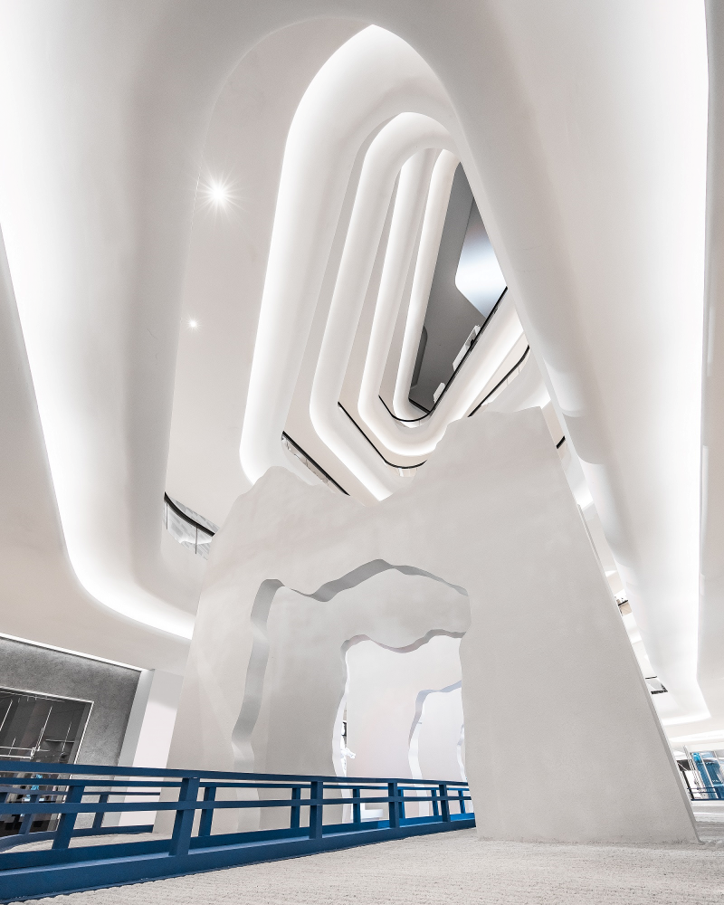 Central Embassy, celebrates its 10th anniversary with a world-class immersive presentation —the first of its kind in Thailand—by renowned artist Daniel Arsham