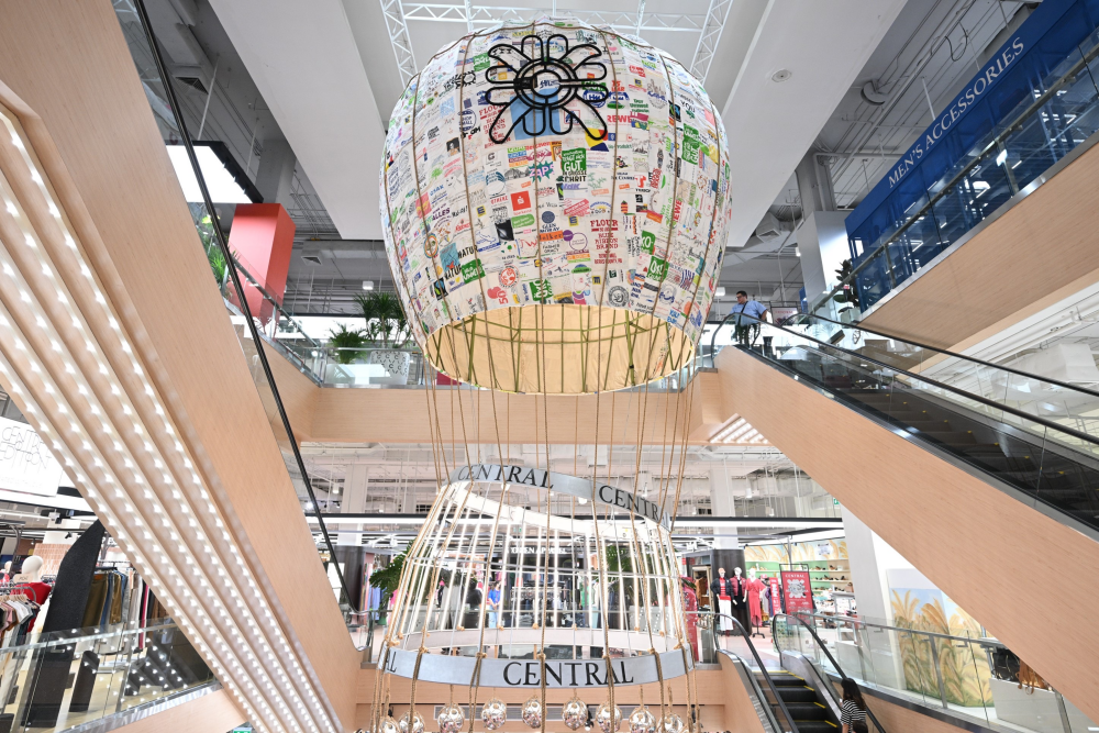 Central Group, Thailand's only private sector representative, collaborated with UNEP and its subsidiaries to achieve the UN's goal of a better world for future generations through the Central Group Love the Earth campaign